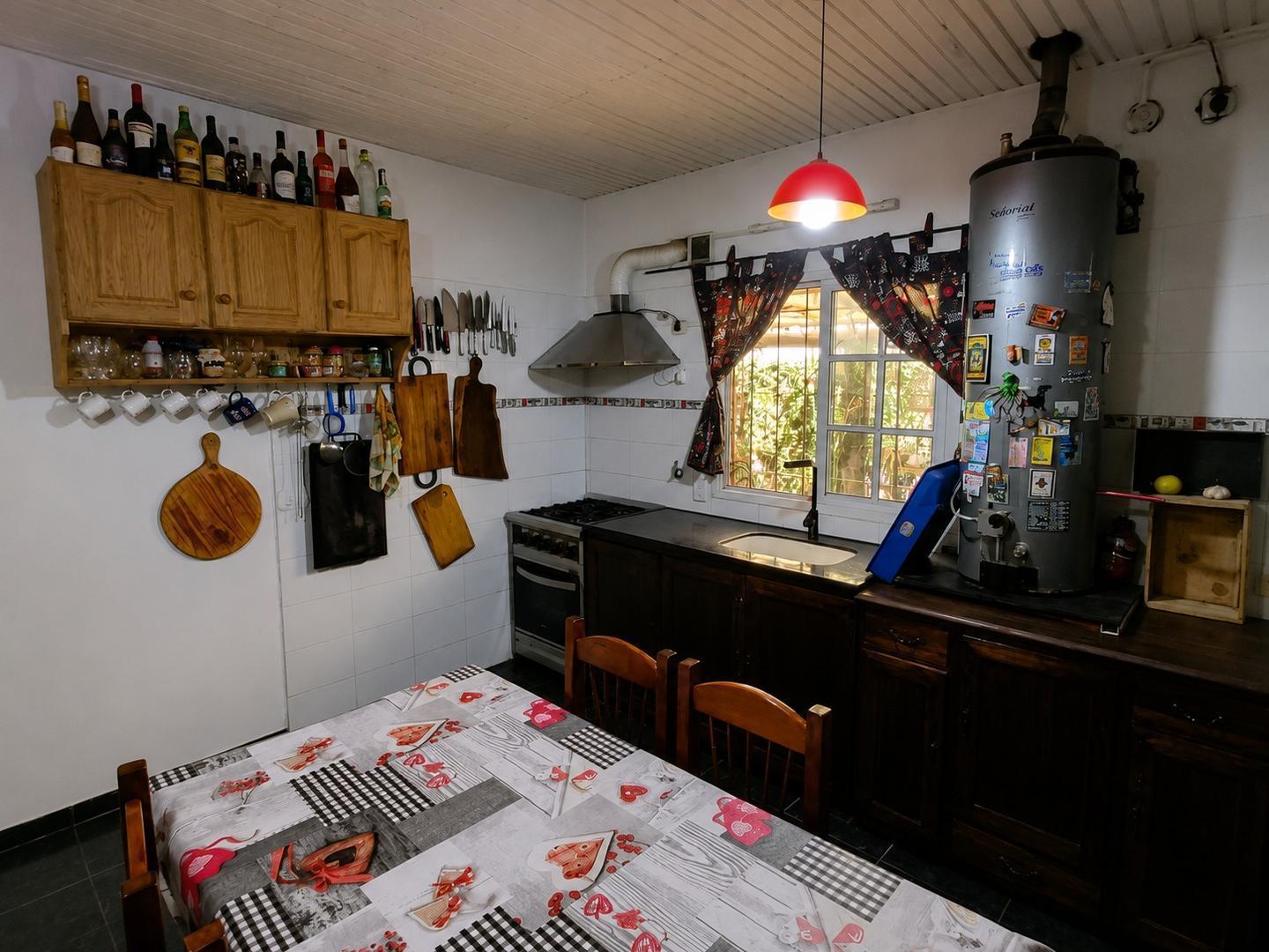 Foto de Casa con patio, cochera y quincho, imagen 1