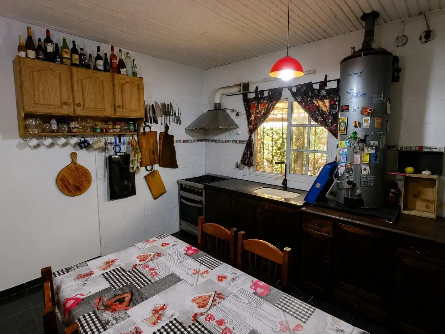 Casa con patio, cochera y quincho 1