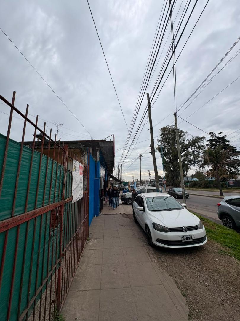 Foto de Local comercial en venta sobre avenida en Cruce castelar, imagen 5
