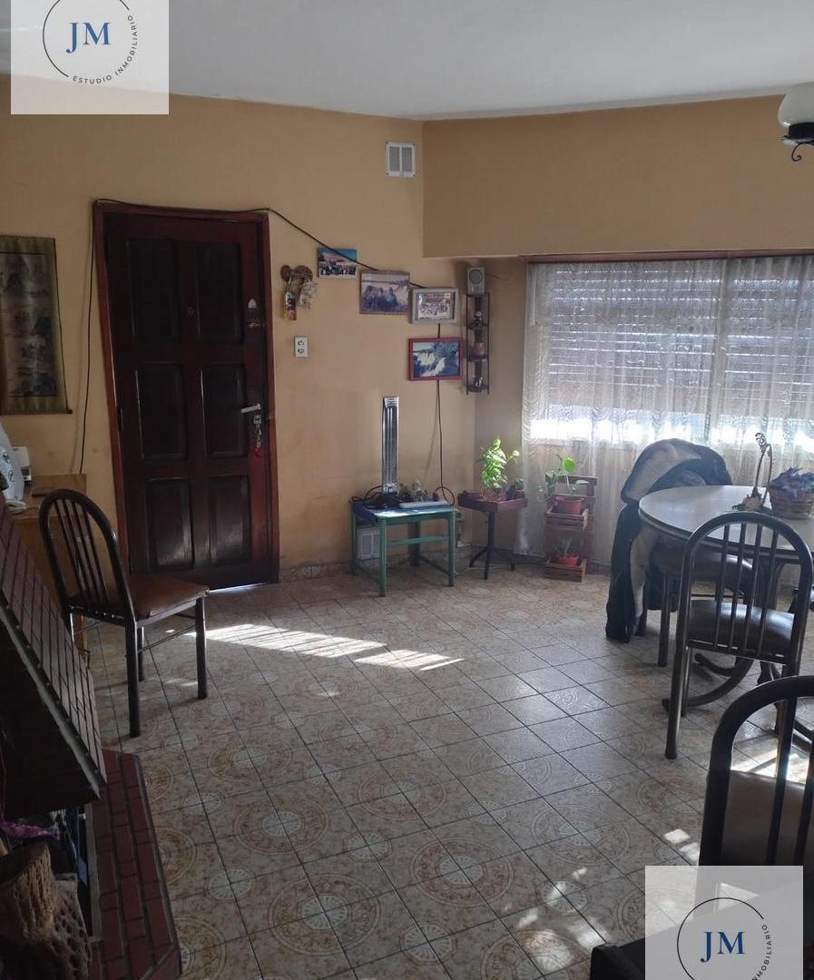Foto de Casa 2 Dormitorios con Patio/Cochera | Excelente Ubicación | Lanús Este, imagen 1