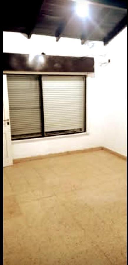 Foto de CASA DE TRES AMB. CON FONDO Y PILETA CASTELAR, imagen 1