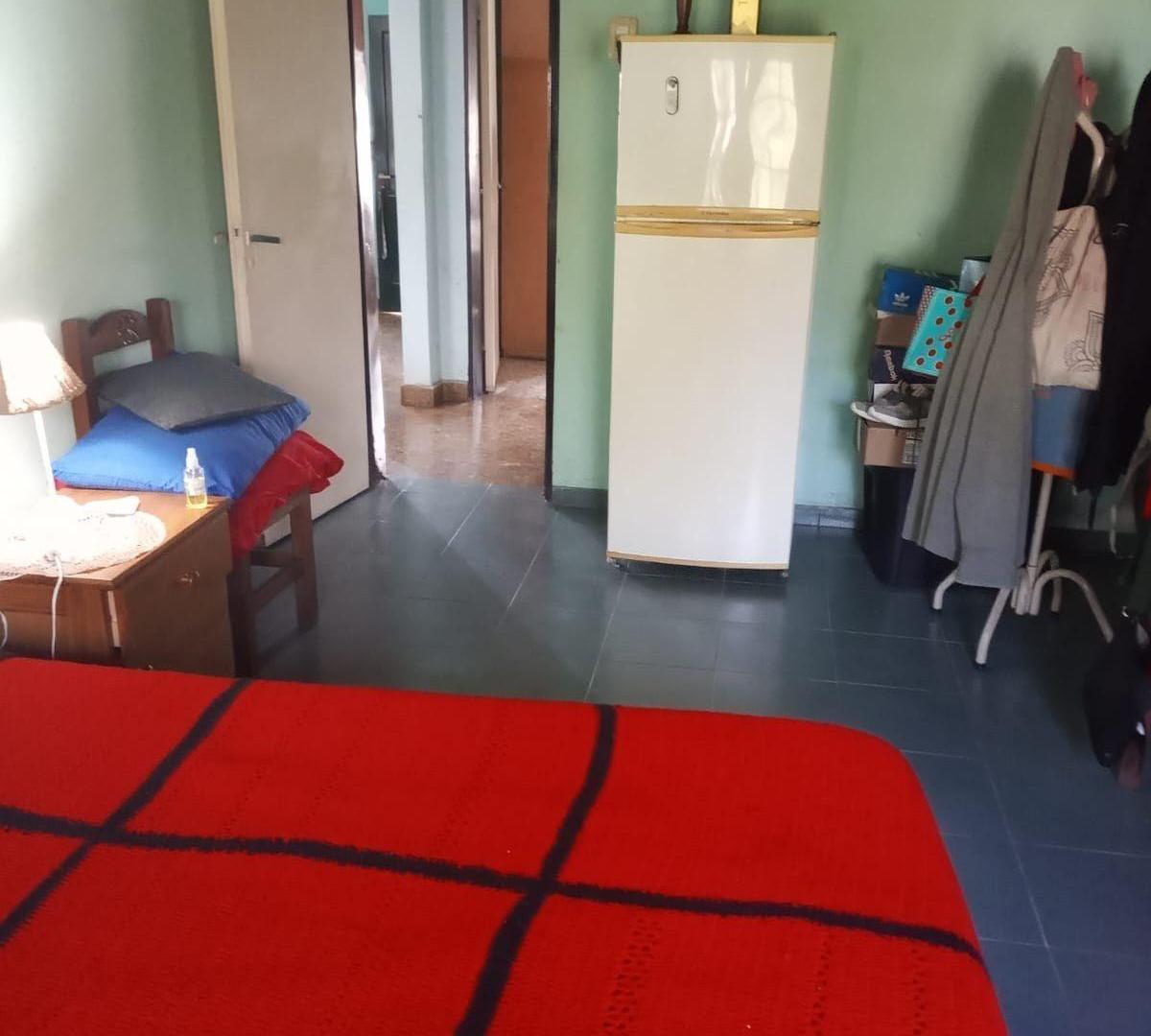 Foto de Casa 4 Ambientes, 2 Dormitorios con Parque y Cochera | Glew, imagen 4