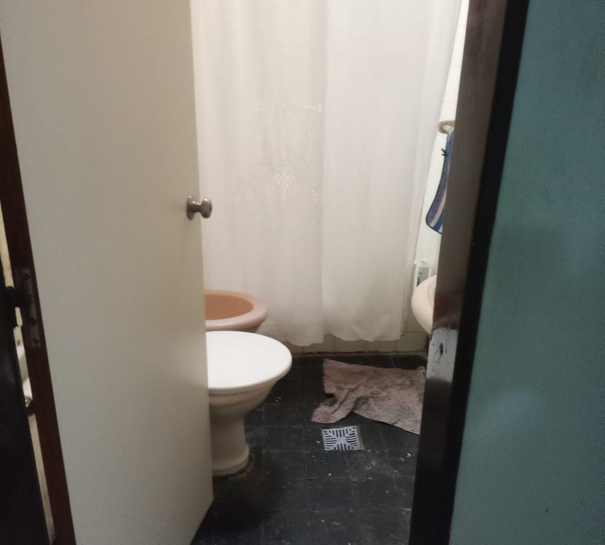 Foto de Casa 4 Ambientes, 2 Dormitorios con Parque y Cochera | Glew, imagen 2