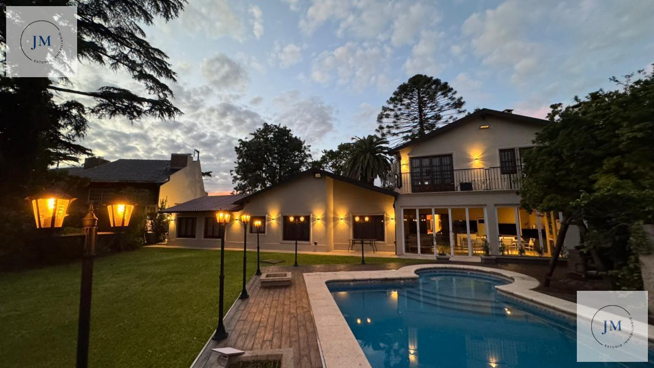 Foto de Casa de categoria en venta en Ituzaingó, imagen 1
