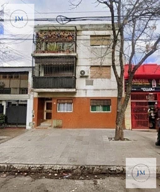 Foto de VENTA DEPARTAMENTO 2 AMBIENTES CON PATIO FLORESTA, imagen 2