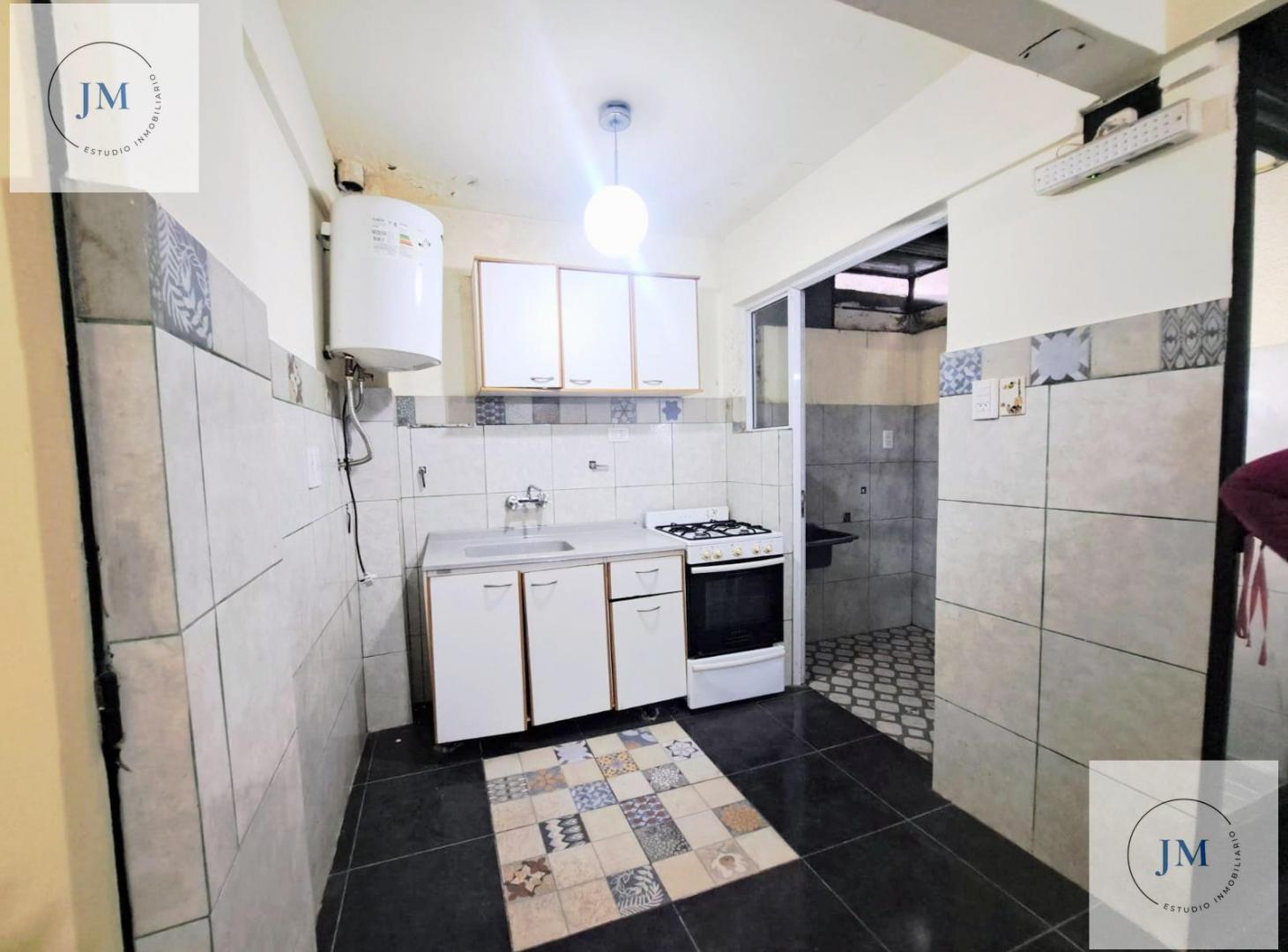 Foto de VENTA DEPARTAMENTO 2 AMBIENTES CON PATIO FLORESTA, imagen 3