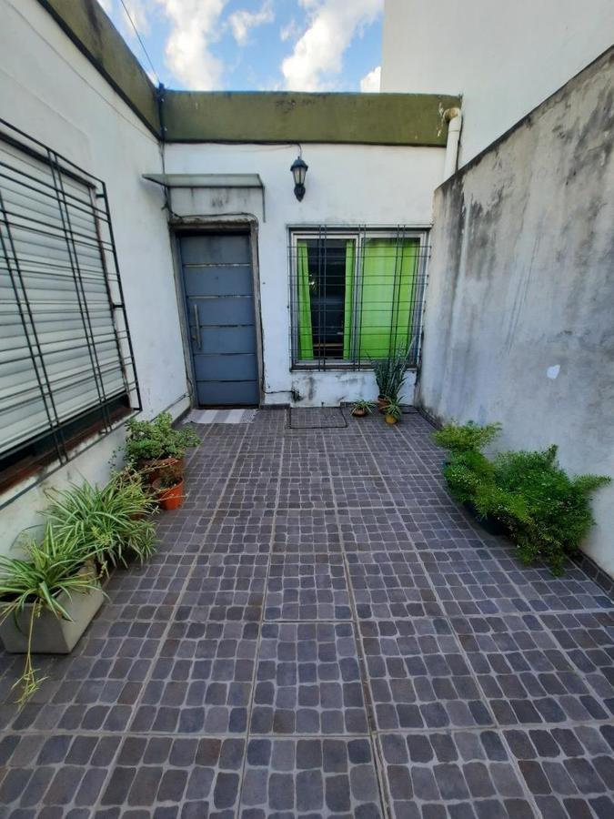 Foto de PROPIEDAD CASTELAR NORTE 3 HABITACIONES LAVADERO PARQUE, imagen 1