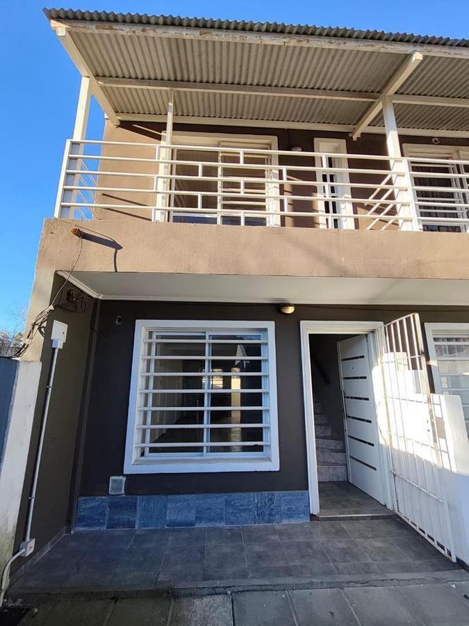 Foto de ALQUILER DUPLEX LOS ROBLES Y LELOIR GENERAL RODRIGUEZ, imagen 1
