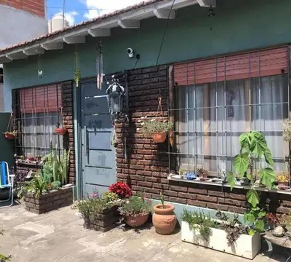 Foto de Venta de Casa en Hurlingham + Departamento al fondo, imagen 2
