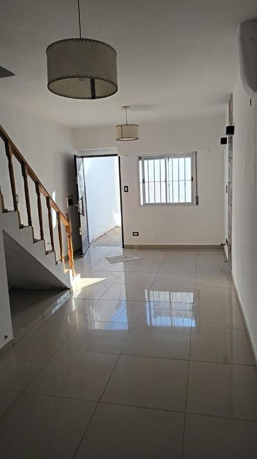 Foto de Duplex 3 ambientes con patio en Hurlingham, imagen 2