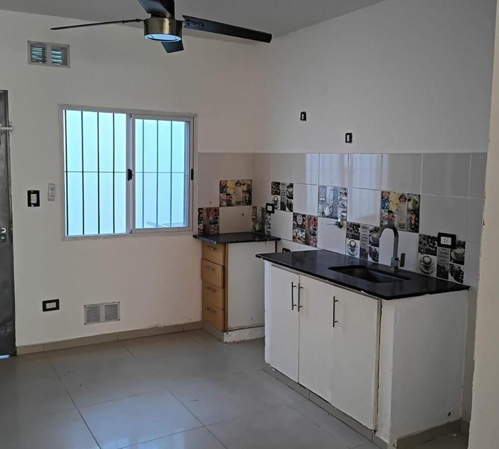 Duplex 3 ambientes con patio en Hurlingham