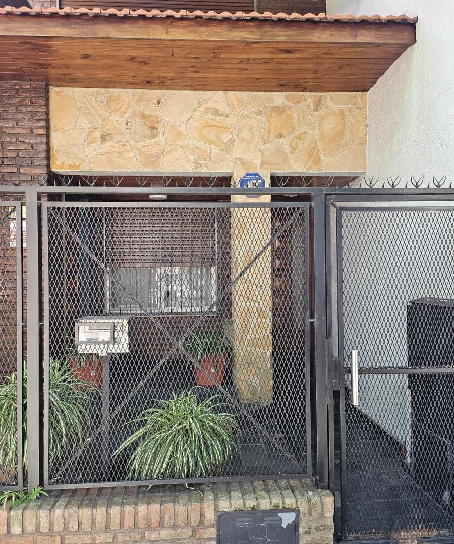 Propiedad en excelente estado reciclada de 250 mts con vivienda trasera independiente
