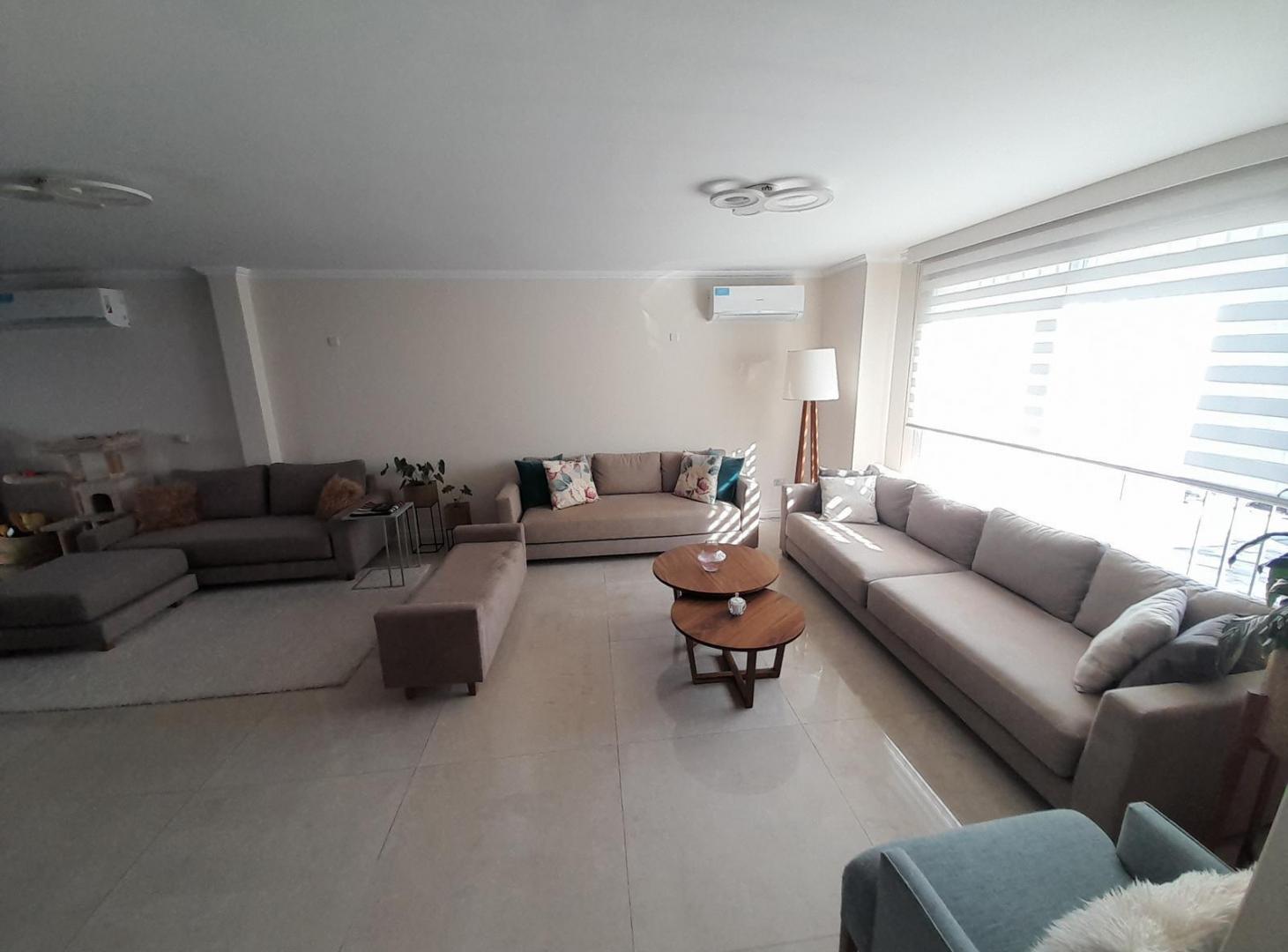 Venta Martínez vías / Libertador, Residencia 5amb, parque, piscina, lote 11 x 30.-