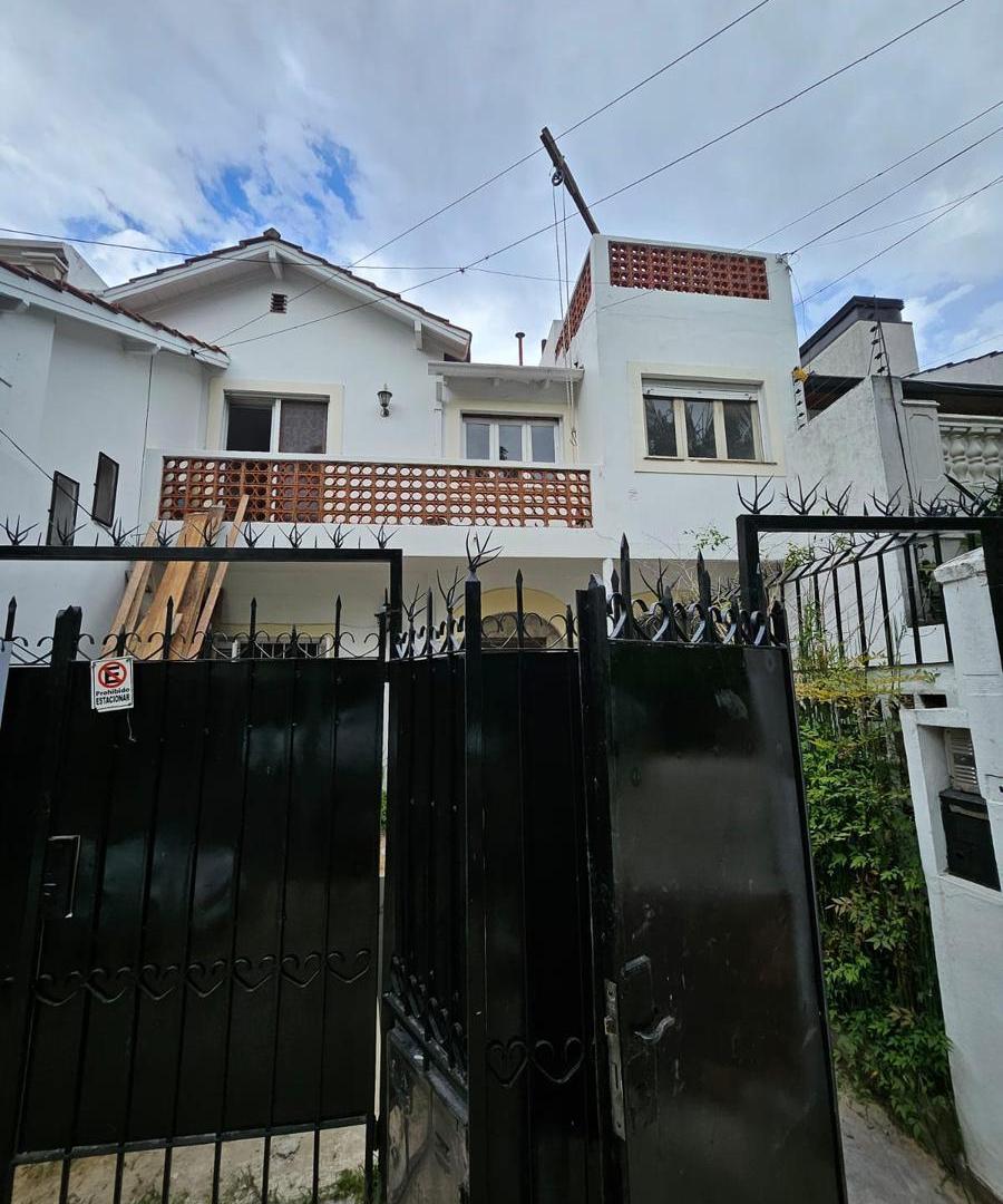 PH reciclado a nuevo de 105mts 3amb suite vestidor planta baja 2 patios.-