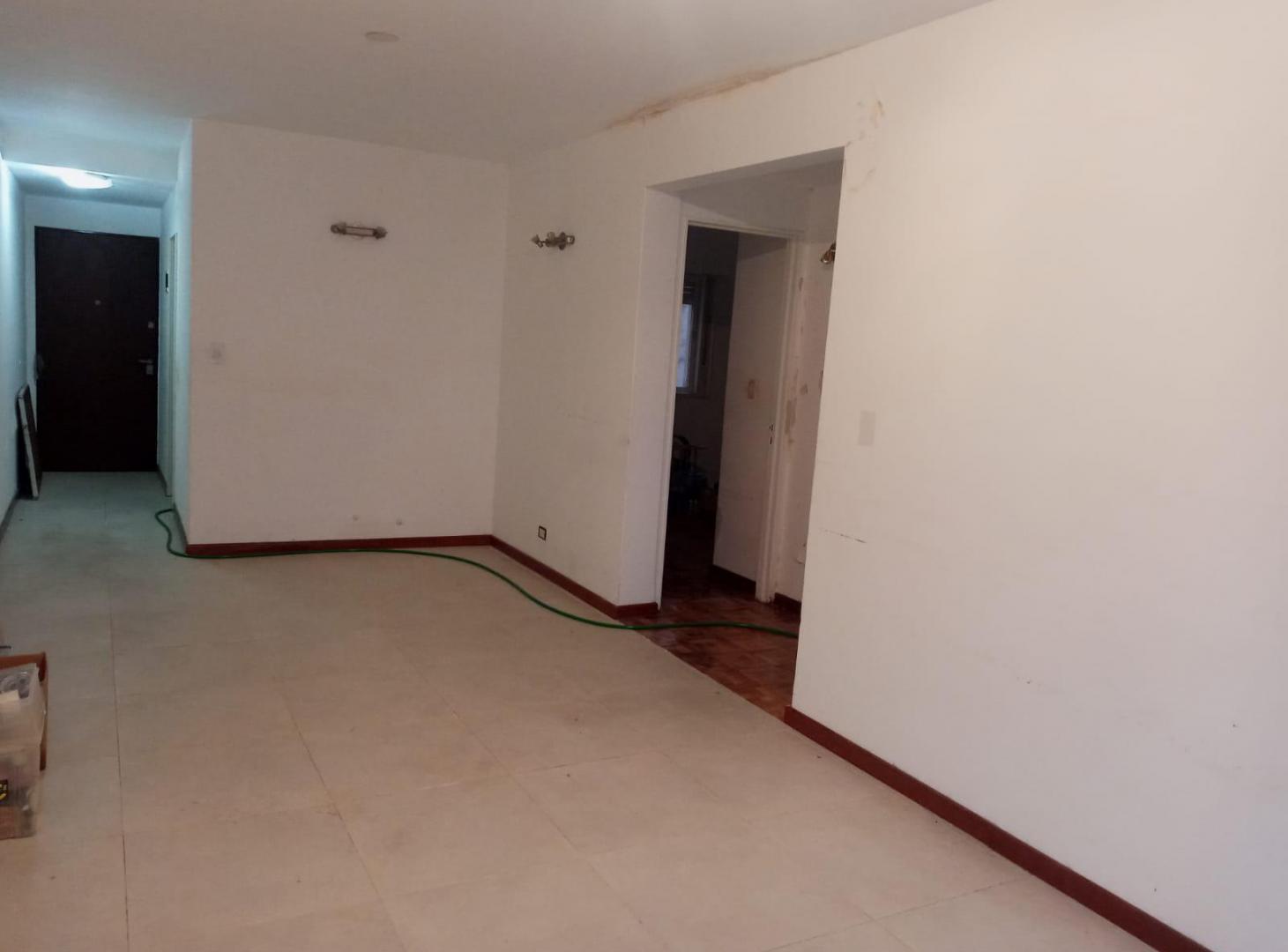 Foto de Venta Departamento Olivos. Vias / Maipú. 3 Ambientes Cocina y baño, imagen 2
