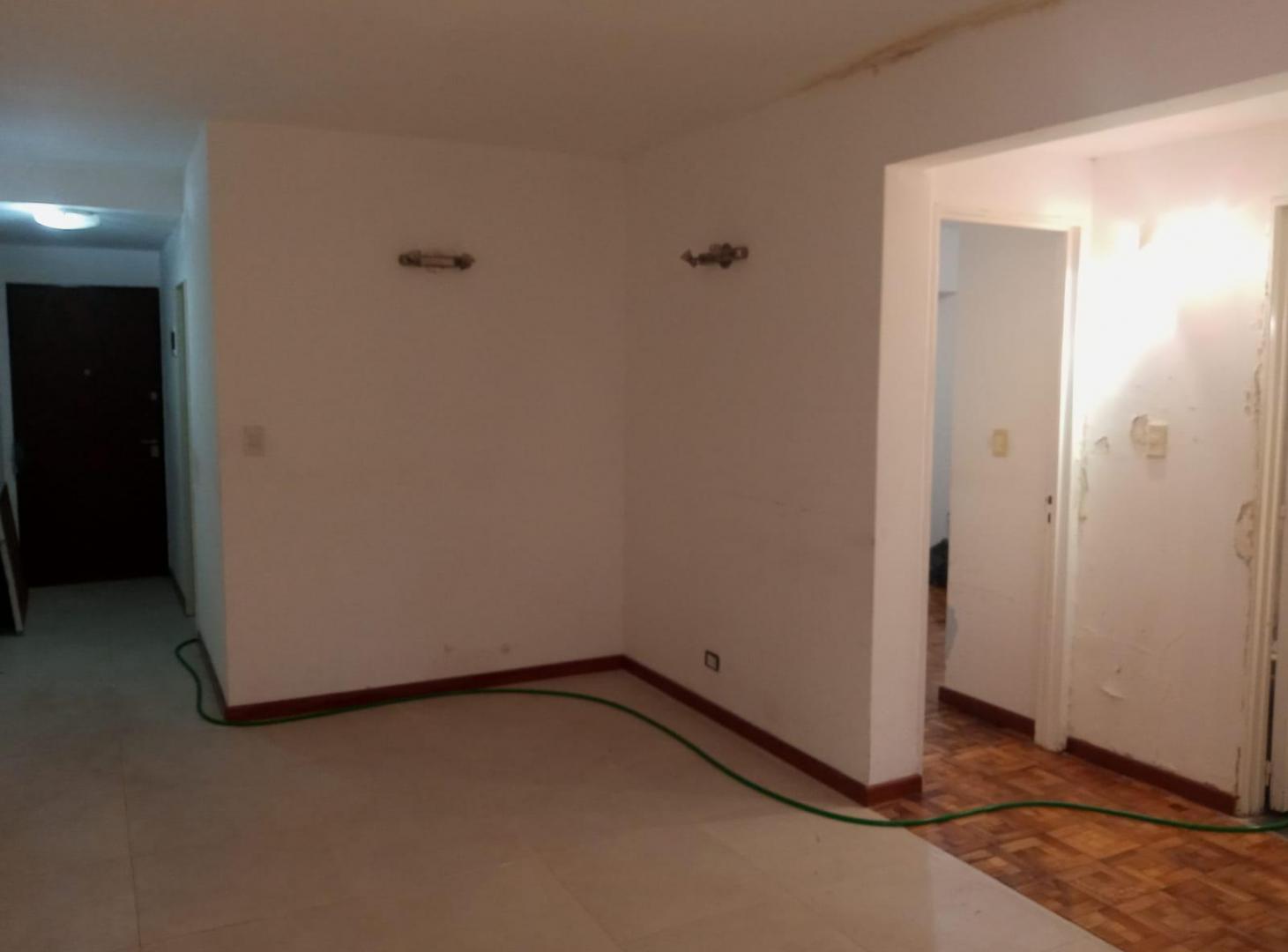 Venta Departamento Olivos. Vias / Maipú. 3 Ambientes Cocina y baño completo.