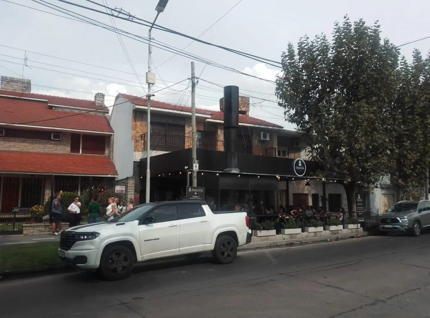 Venta en block, Local (parrilla,más dos departamentos) en Sarandi 2