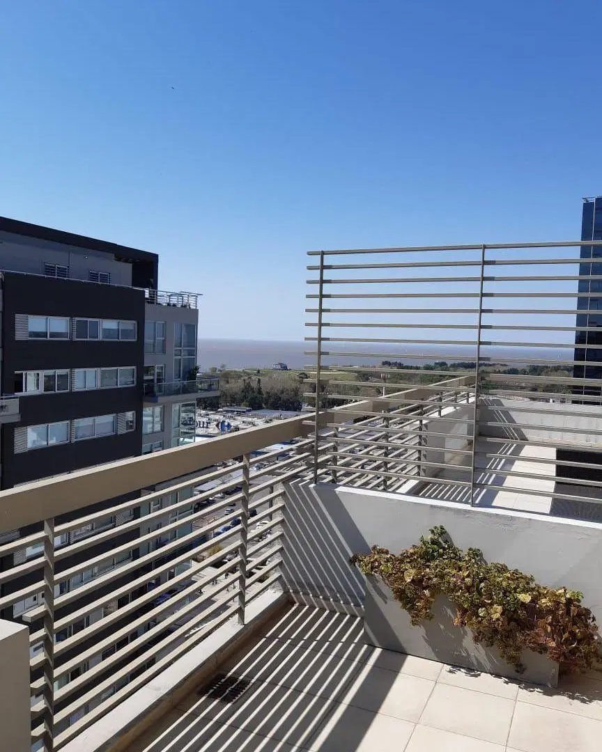 Departamento en Vte Lopez, libertador al río con balcón terraza vista al río 3