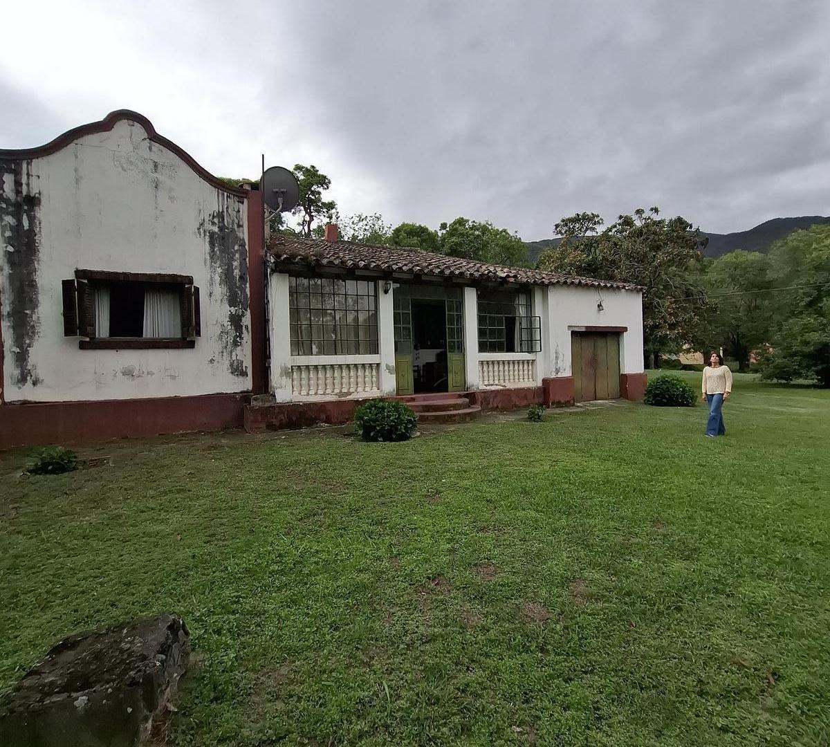 Chacra de 6.000 m2 con casa de 4 dormitorios