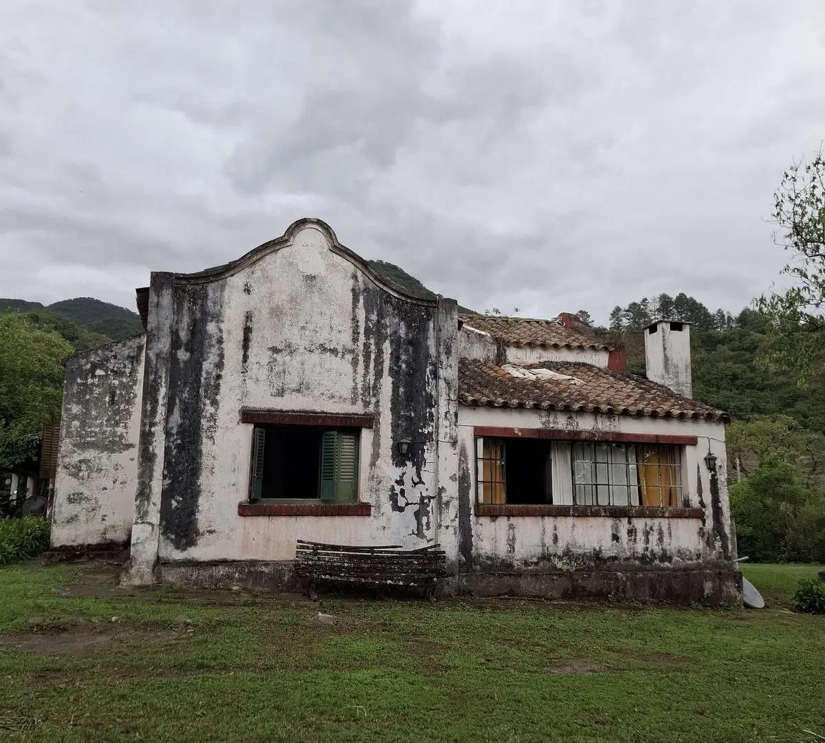 Chacra de 6.000 m2 con casa de 4 dormitorios 2