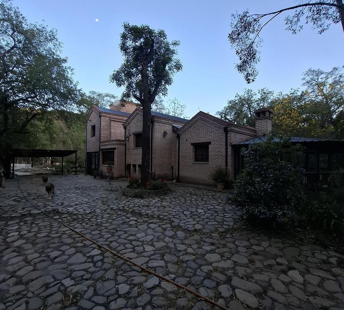 Casa en alquiler 5 dormitorios pileta lesser