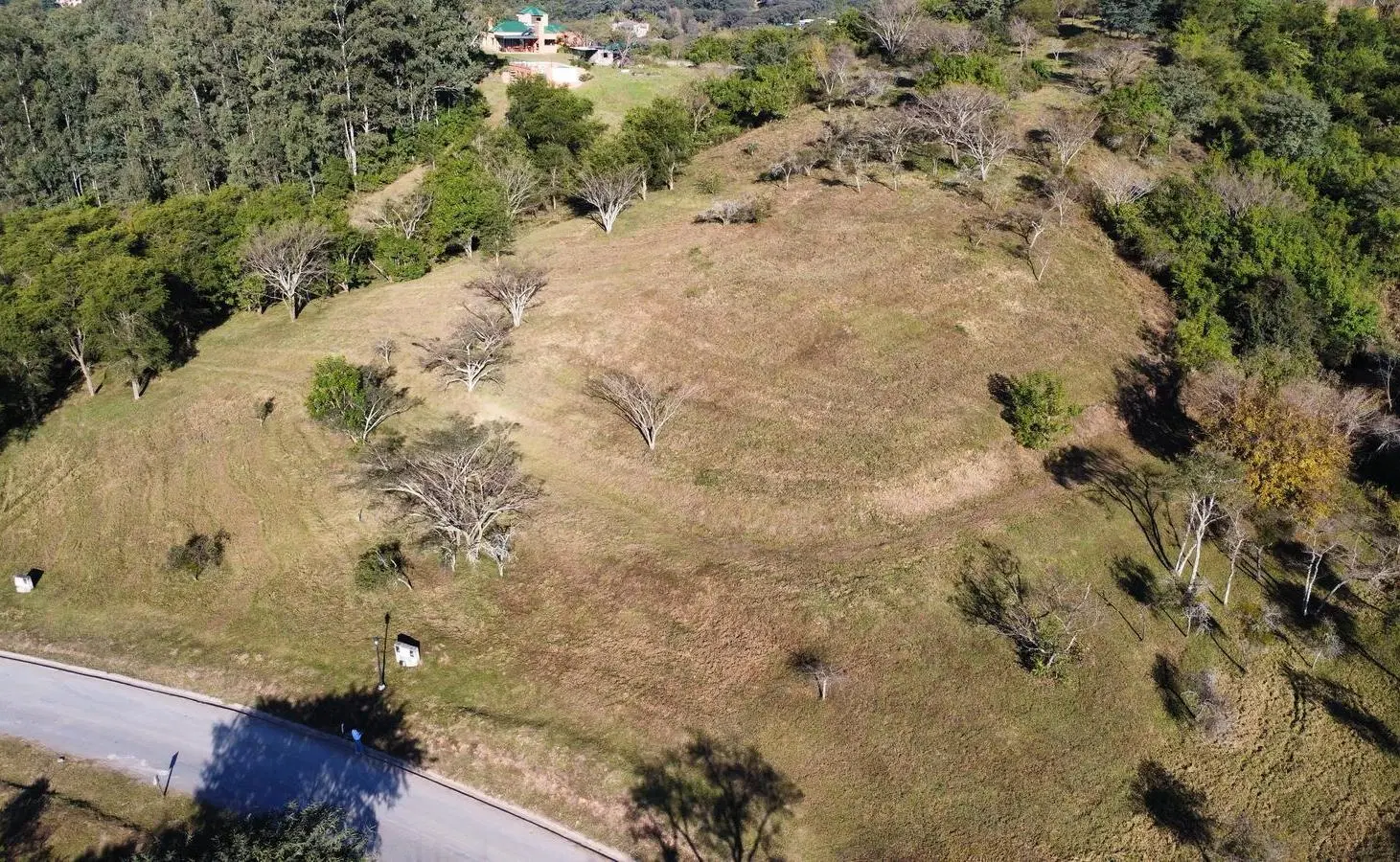 Terreno 2446 m2 en pendiente 5