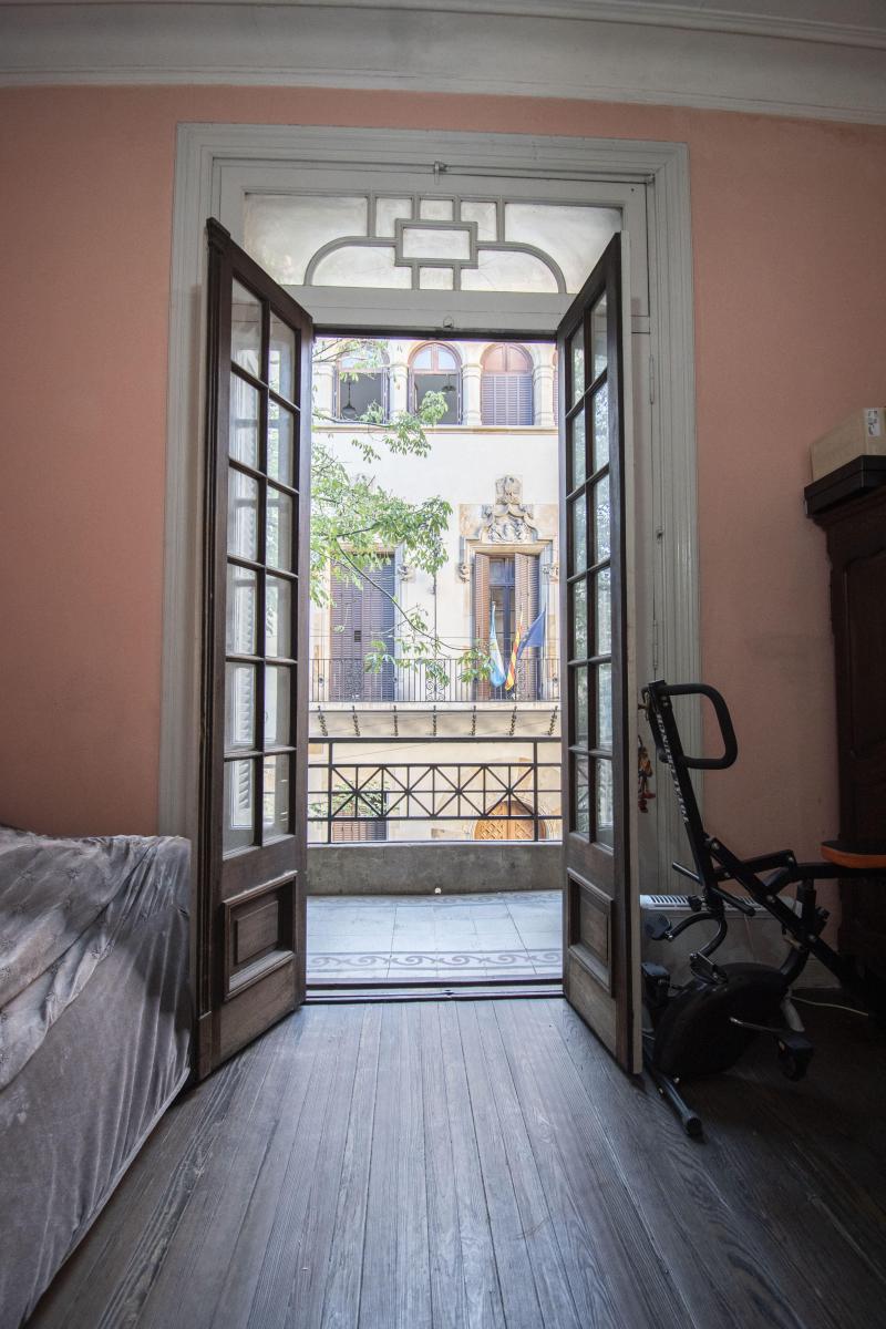 Amplio Departamento de 7 Ambientes con Balcón en El Corazón de San Telmo 1