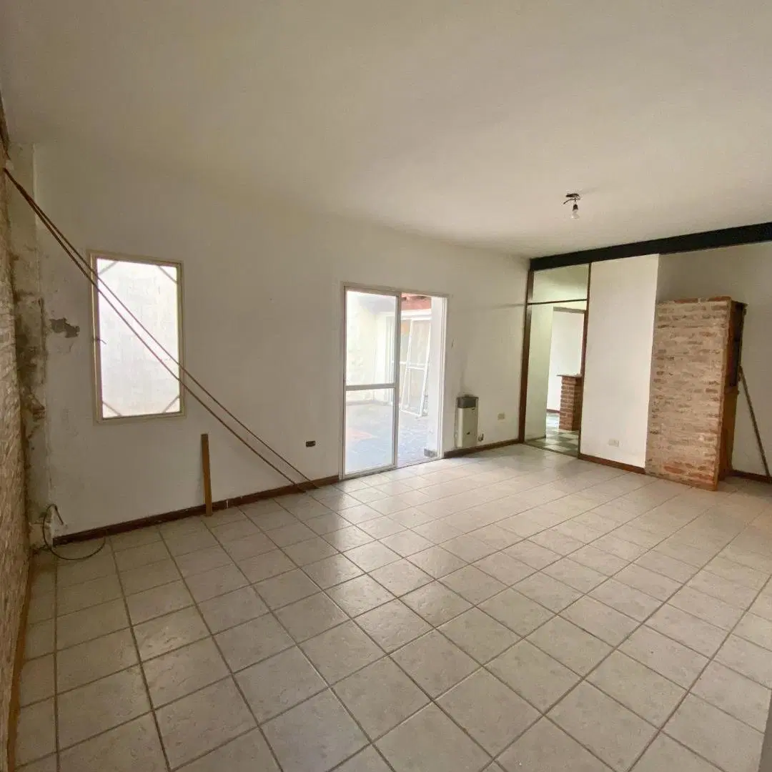 PH en venta en Villa Luro · 5 ambientes, 4 dormitorios · patio y terraza · 2 plantas 2