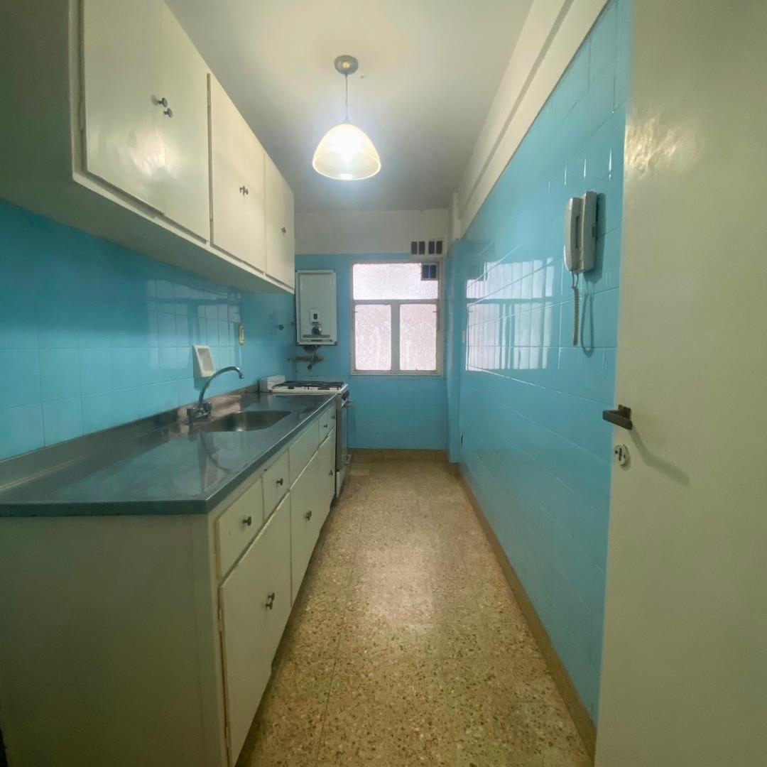 Foto de 2 ambientes con balcón en Almagro, límite Caballito · piso alto al, imagen 2