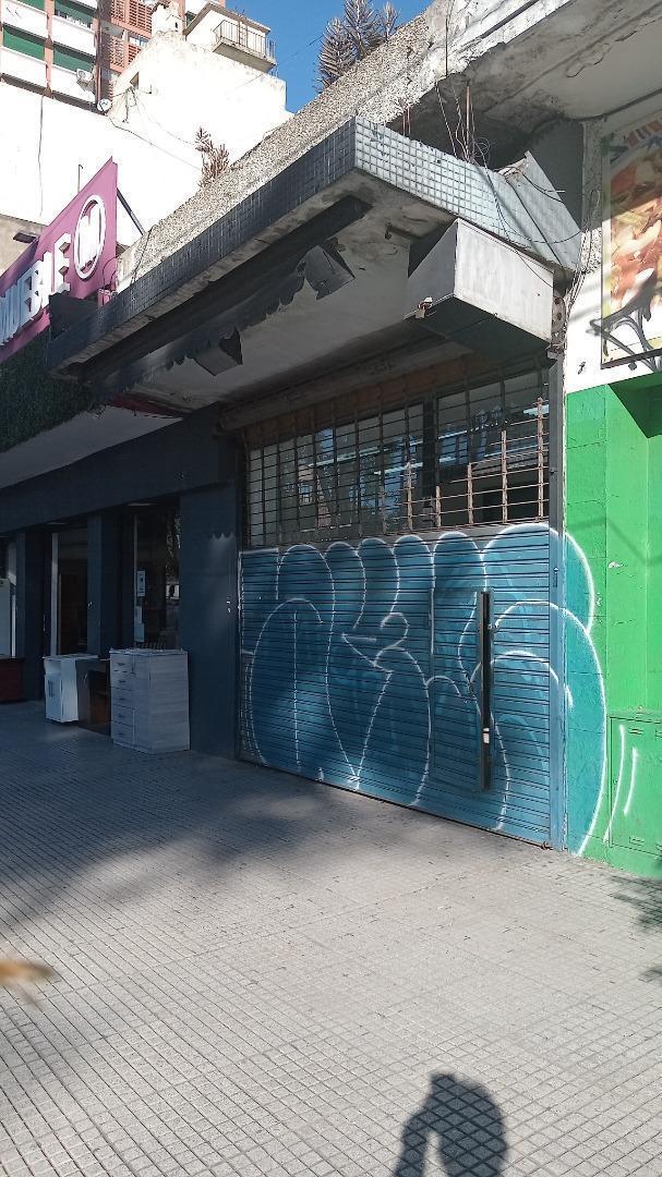 LOCAL EN VENTA EN LINIERS 424M2 CON RENTA - 2 LOCALES