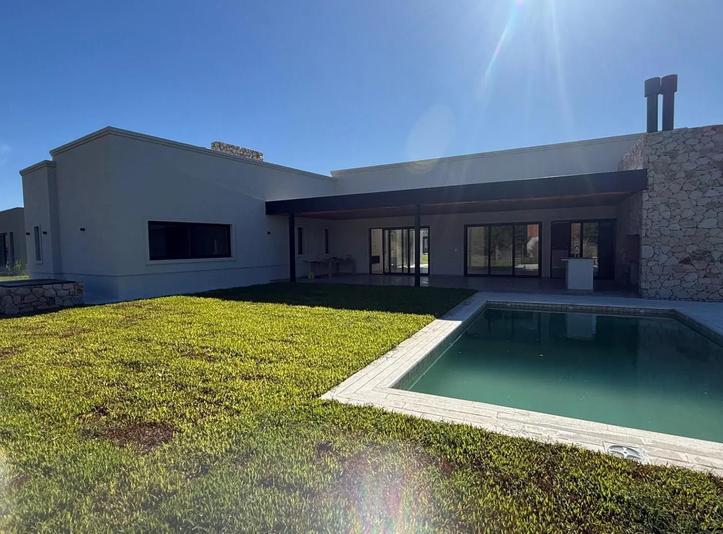 CASA EN VENTA TERRAVISTA 3 DORMS ESCRITORIO FINANCIA ESTRENA 4