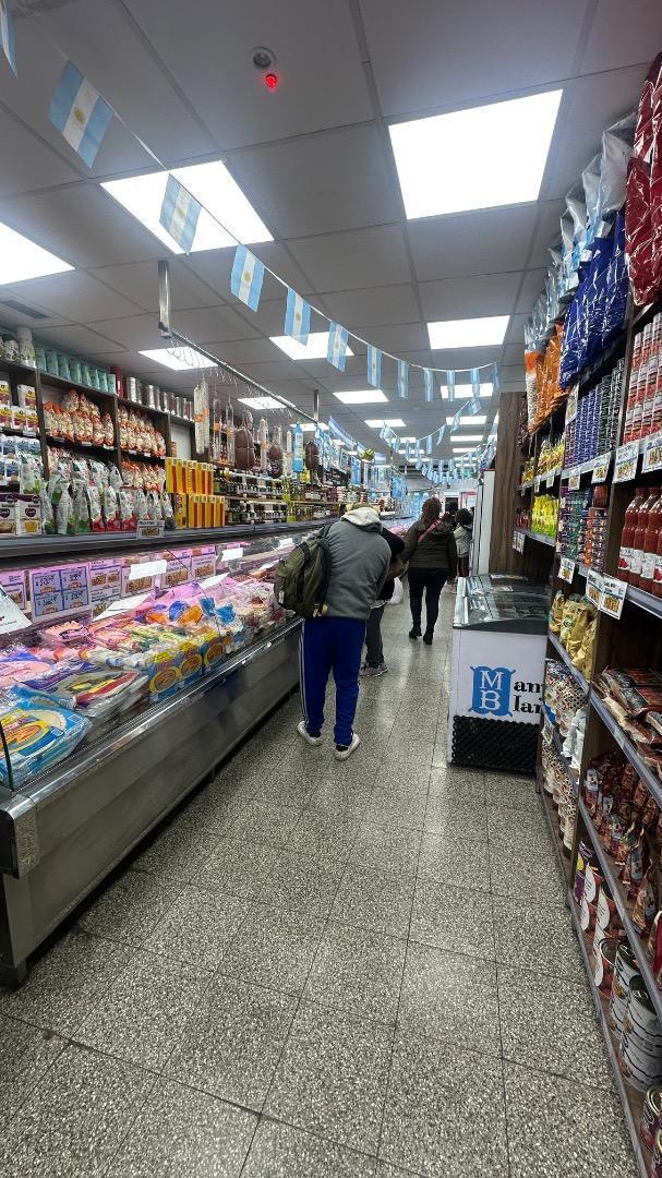 VENTA LOCAL EN LINIERS EN PLENO FOCO COMERCIAL
