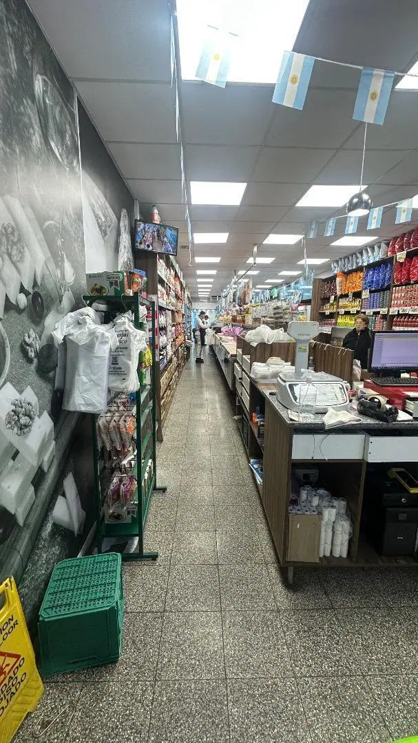 VENTA LOCAL EN LINIERS EN PLENO FOCO COMERCIAL 3