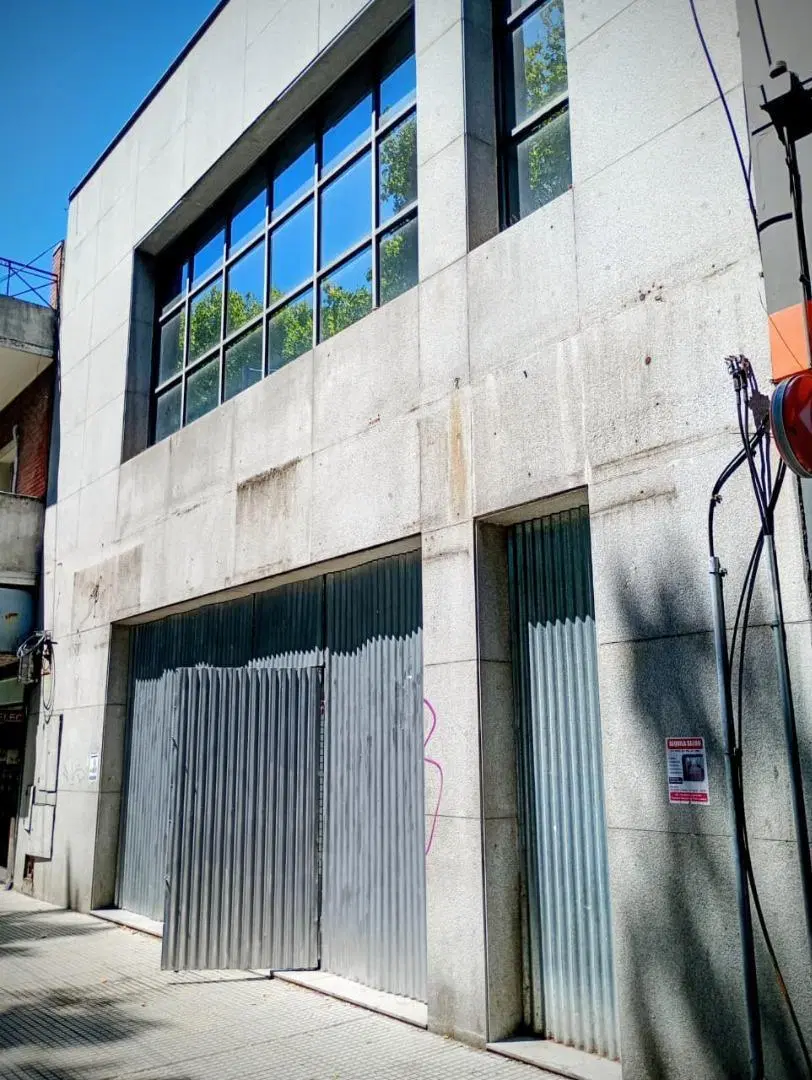 IMPORTANTE LOCAL EN LINIERS 2 PLANTAS (EX CITIBANK) 4