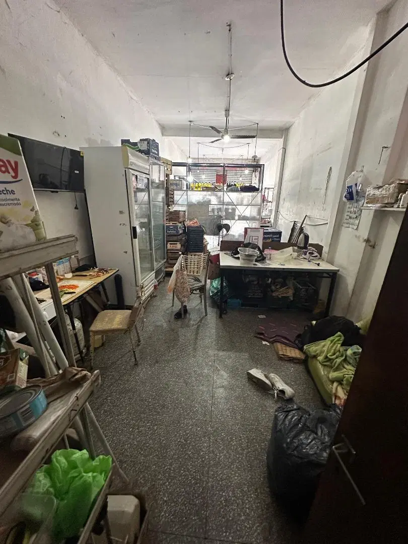 LOCAL EN LINIERS EN CENTRO COMERCIAL CON ESPACIO AEREO LIBRE 3