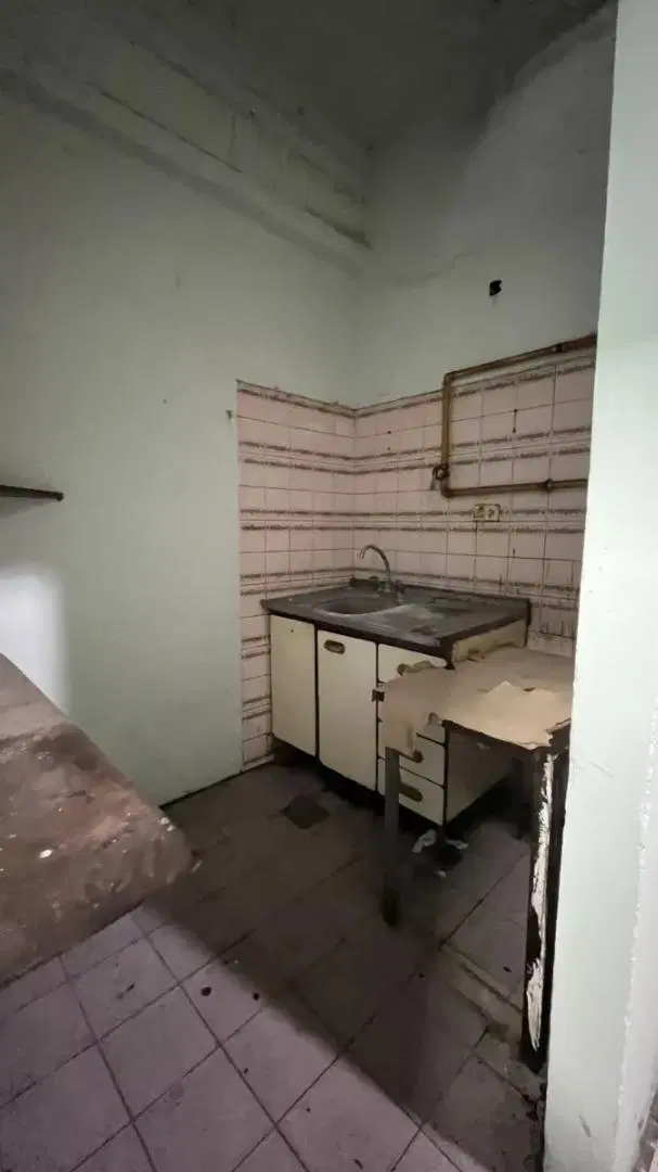 LOCAL COMERCIAL EN LINIERS CON VIVIENDA Y DEPOSITO 3
