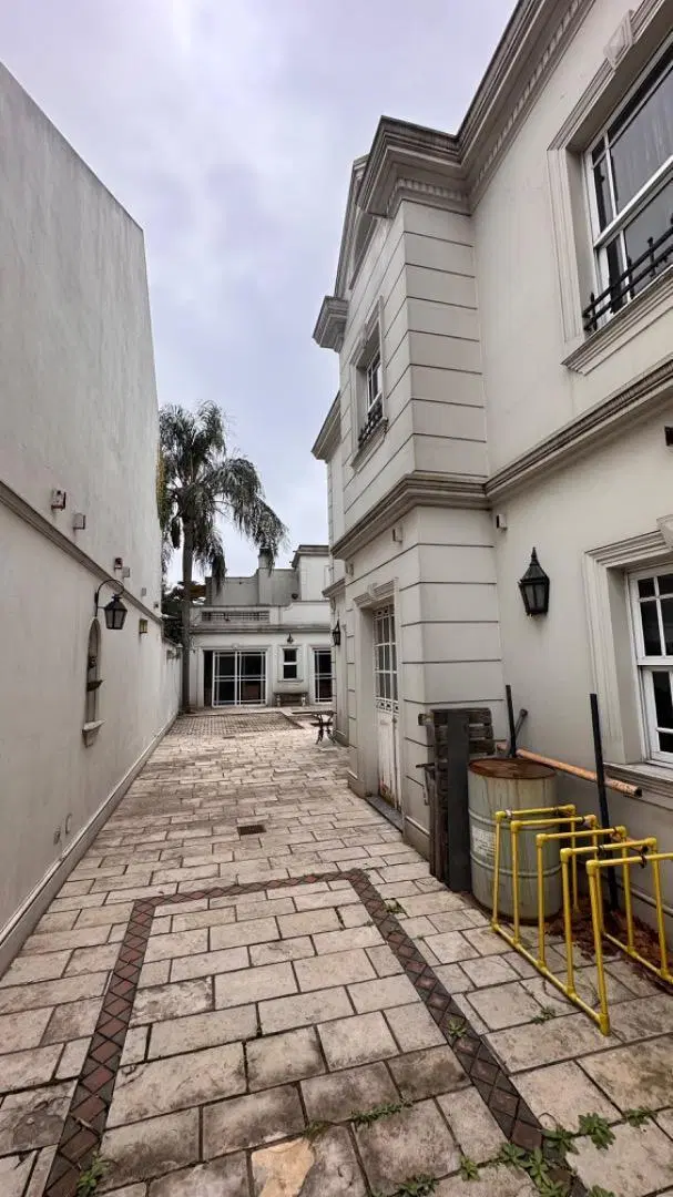 CASA 7 AMB CON PILETA EN VILLA LUZURIAGA - ESTILO FRANCÉS 4