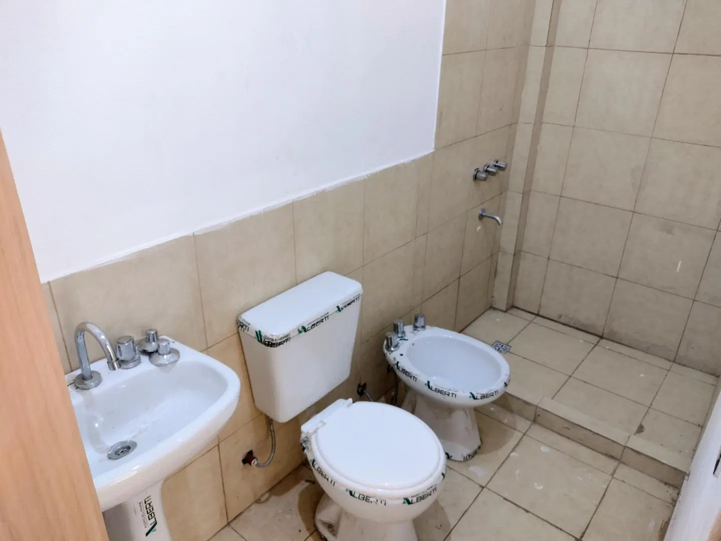VENTA MONOAMBIENTE EN CASTELAR CON RENTA EN PB 3