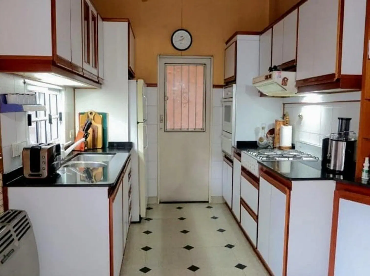 VENTA CASA  4 AMBS DEPTO COCHERA PATIO TERRAZA LOMAS MIRADOR 4