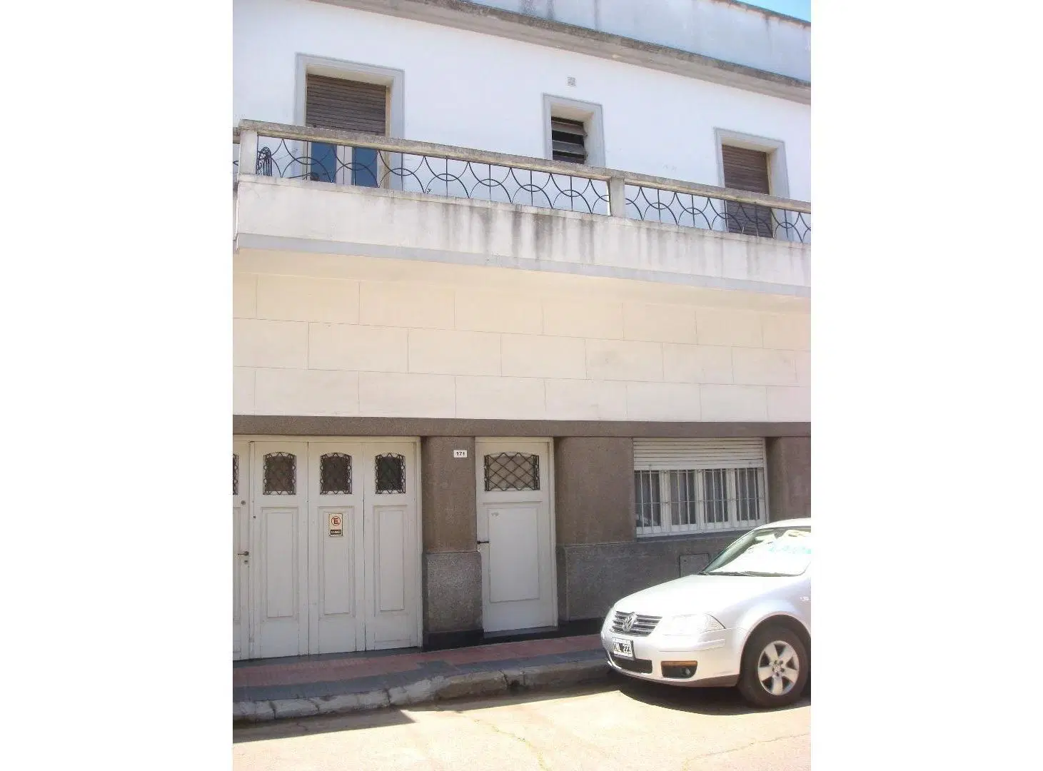 CASA 2 DORMS, PATIO, COCHERA EN LINIERS + 2 DEPTOS P.A. 2