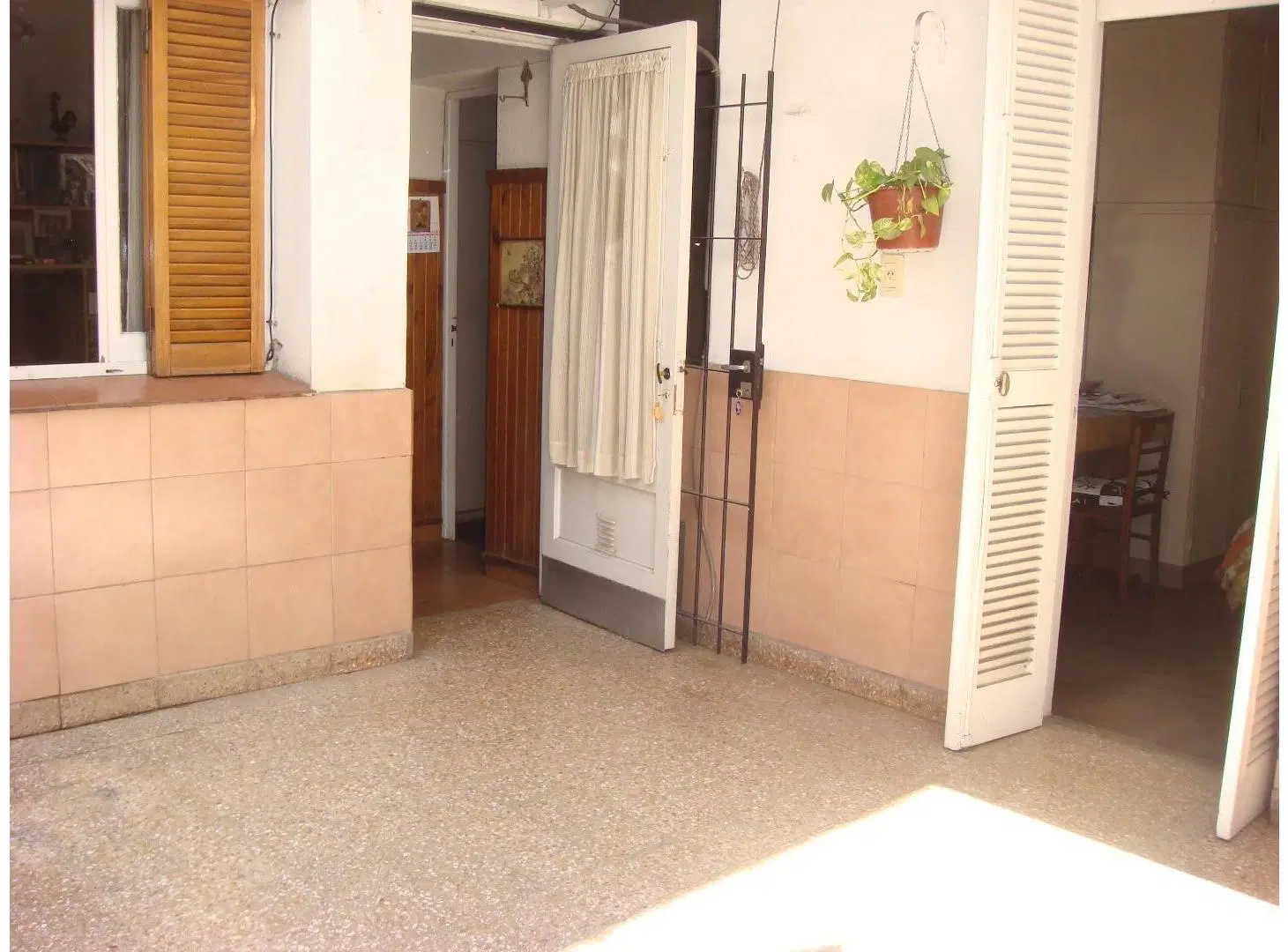 CASA 2 DORMS, PATIO, COCHERA EN LINIERS + 2 DEPTOS P.A. 3