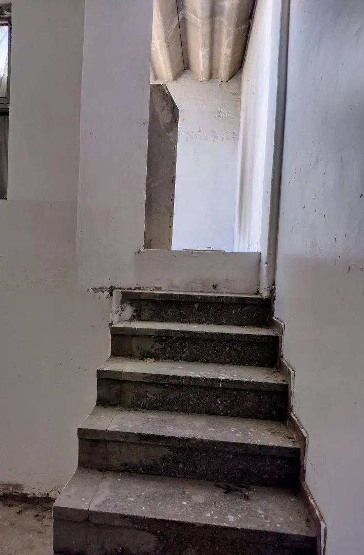OFICINAS EN LINIERS CON MULTIPLES SALONES CON PATIO 1