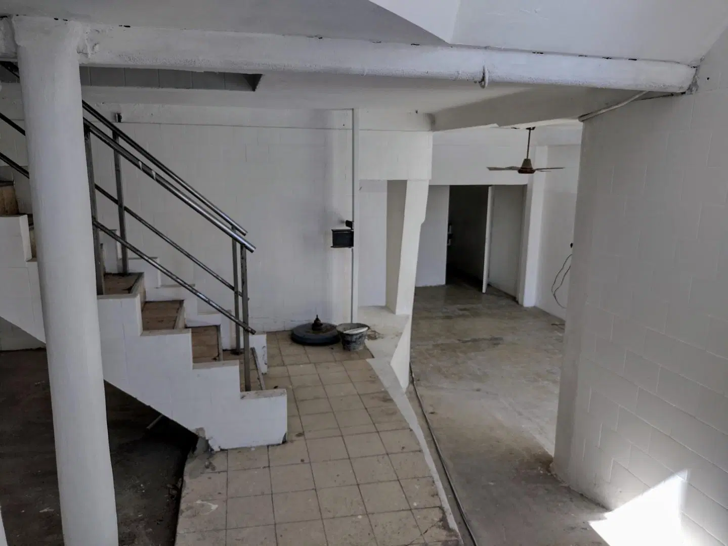 OFICINAS EN LINIERS CON MULTIPLES SALONES CON PATIO 2