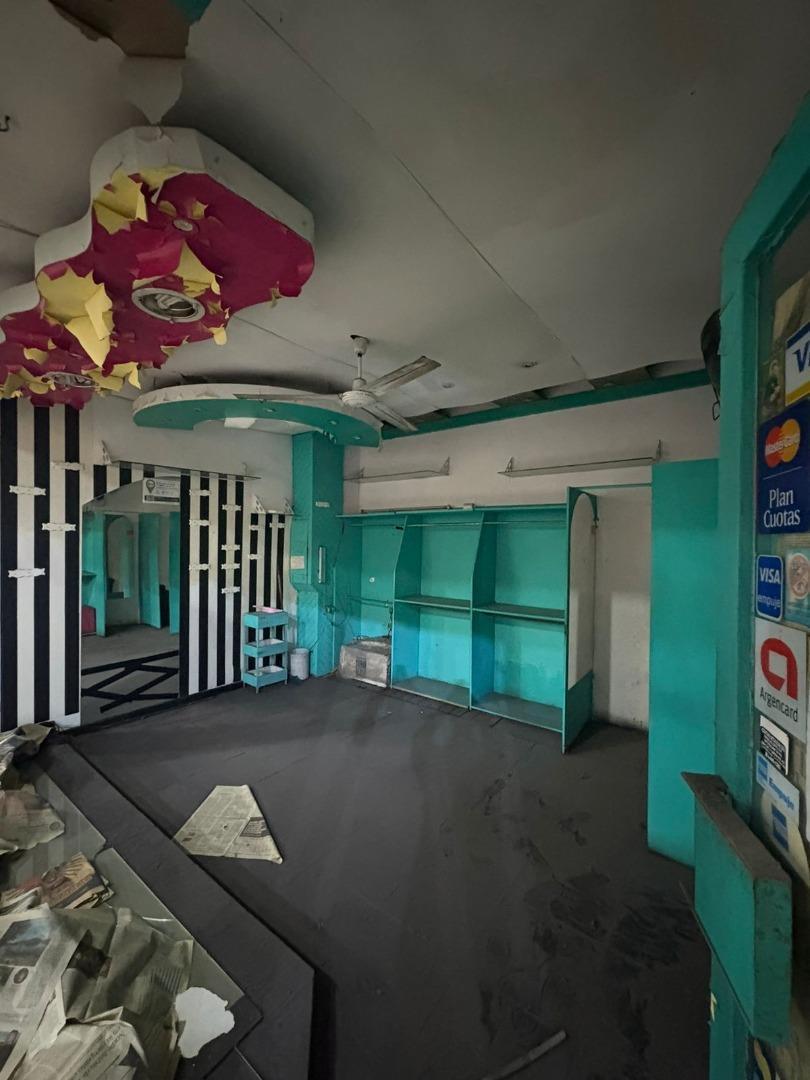 LOCAL EN GALERÍA LINIERS AMPLIO SOTANO DEPÓSITO