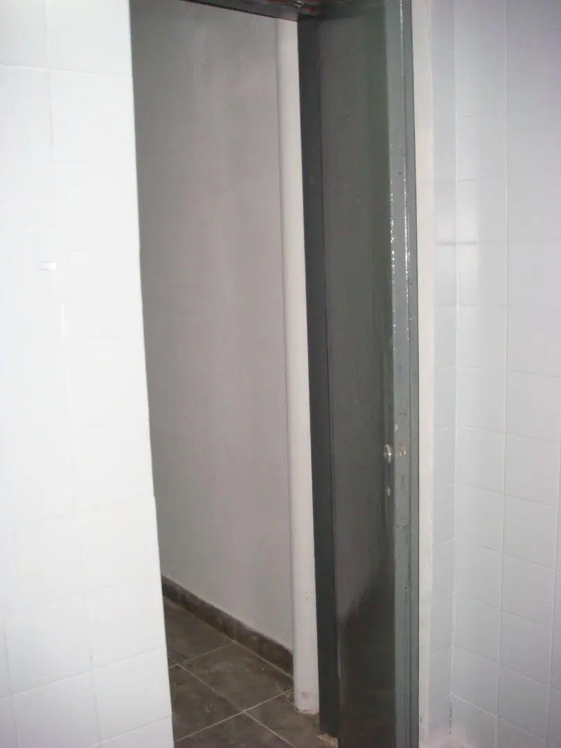 LOCAL EN LINIERS EN PLENO FOCO COMERCIAL CON 2 DEPOSITOS 4