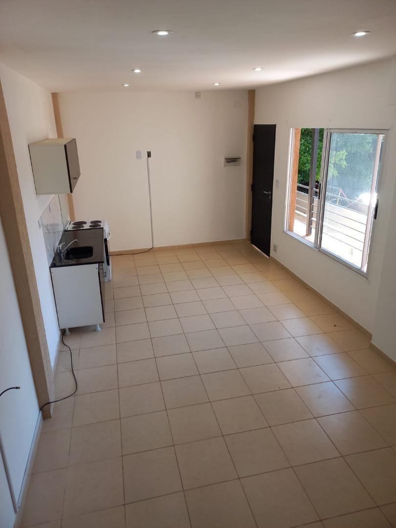 VENTA DUPLEX 3 AMB COCHERA PATIO EN CASTELAR RESIDENCIAL