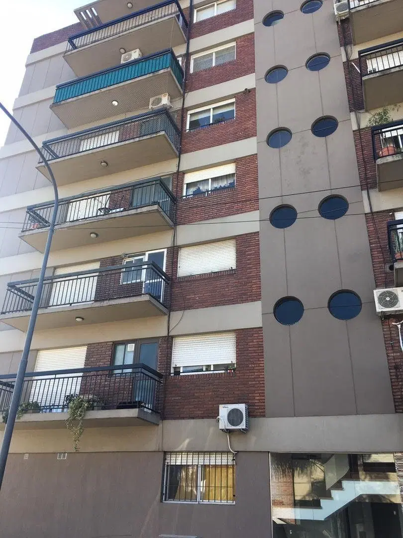 DEPTO 4 AMB EN LINIERS CON COCHERA PARA MODERNIZAR 2
