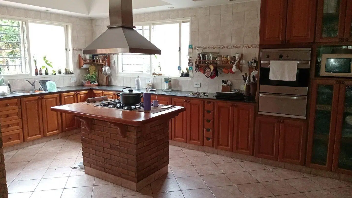 VENTA CASA  5 AMB EN CIUDADELA CON FONDO, PARQUE  Y COCHERA 8