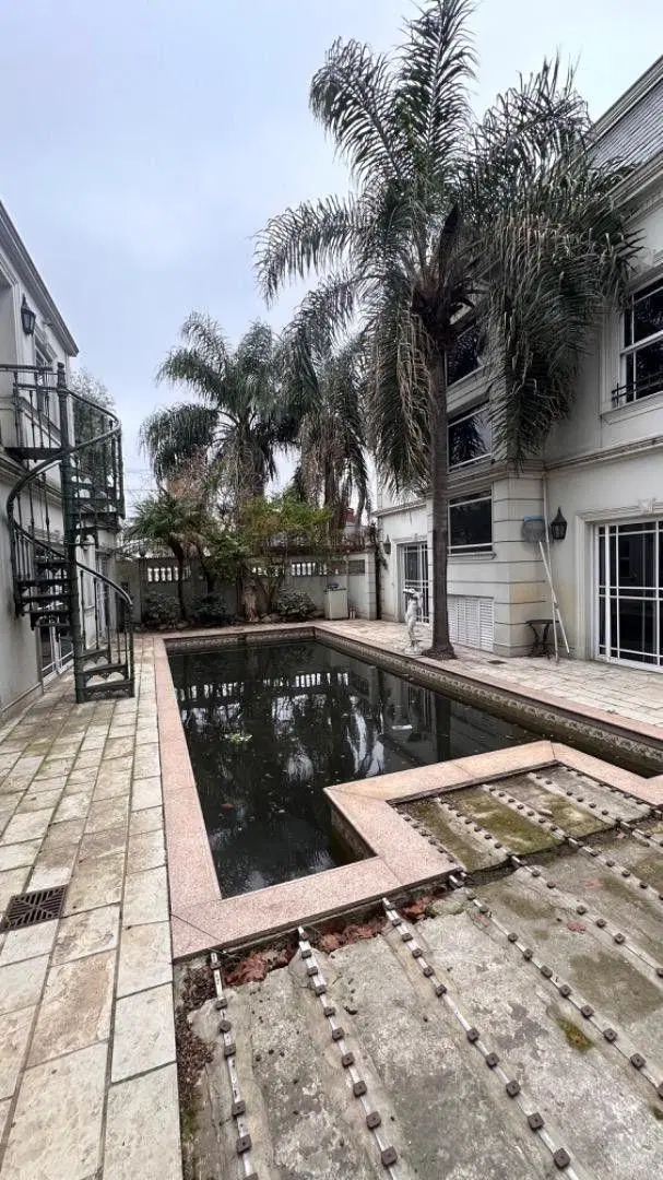 CASA 7 AMB CON PILETA EN VILLA LUZURIAGA - ESTILO FRANCÉS 2