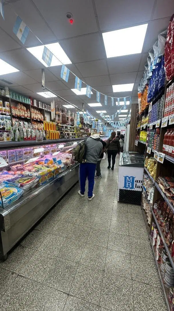 VENTA LOCAL EN LINIERS EN PLENO FOCO COMERCIAL 3